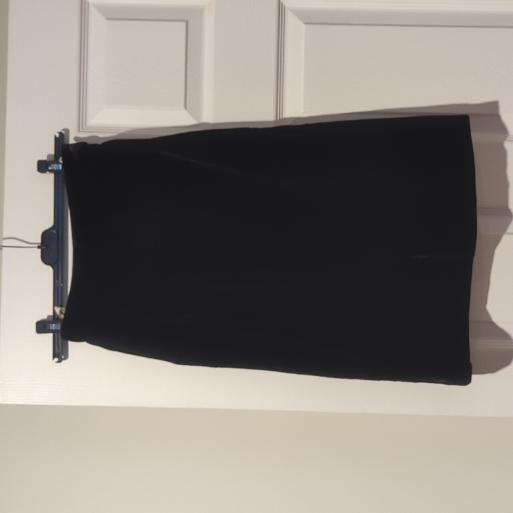Tan Jay black velvet skirt size 4